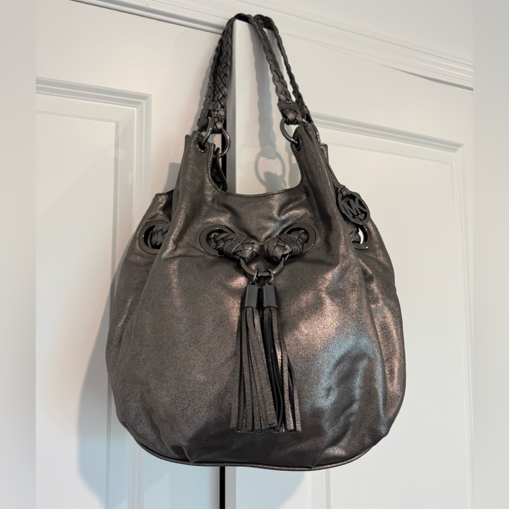 Michael Kors Black Shoulder Bag with Timeless Elegance